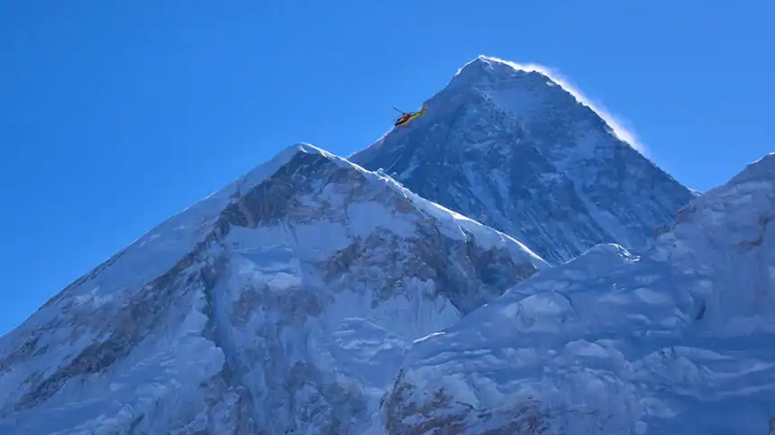 جبل إيفرست - نيبال - أخطر الوجهات السياحية