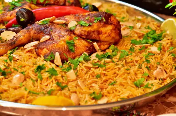 طبق كبسة بالبهارات السبع