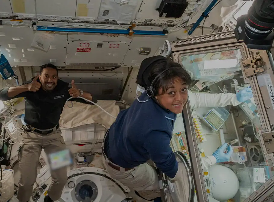 رائدا الفضاء السعوديان في محطة الفضاء الدولية
