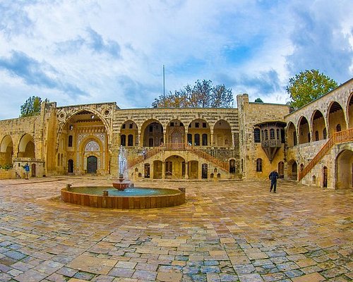 القرى السياحية في لبنان