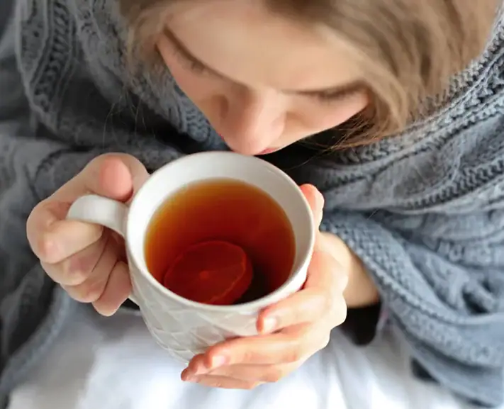 كوب من شاي الأعشاب المهدئ