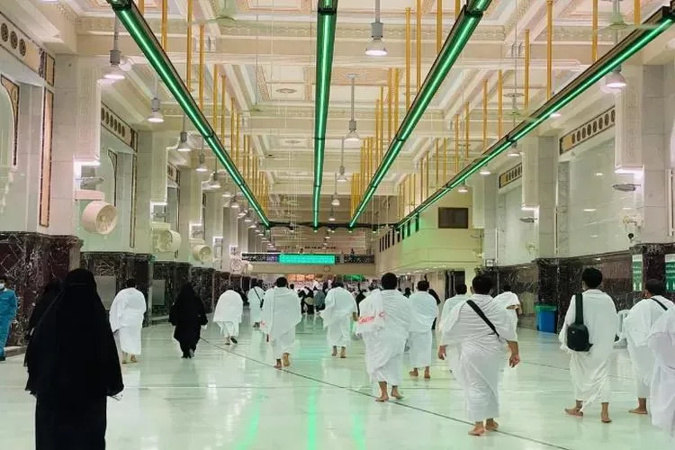السعي بين الصفا والمروة داخل المسجد الحرام