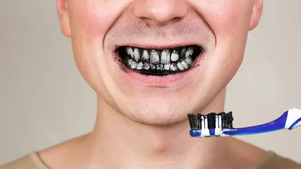 فوائد الفحم للأسنان