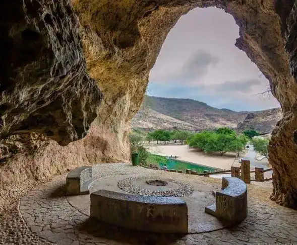 كهف المرنيف صلالة عُمان
