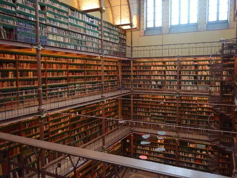 المكتبة التاريخية المذهلة داخل متحف ريجكس