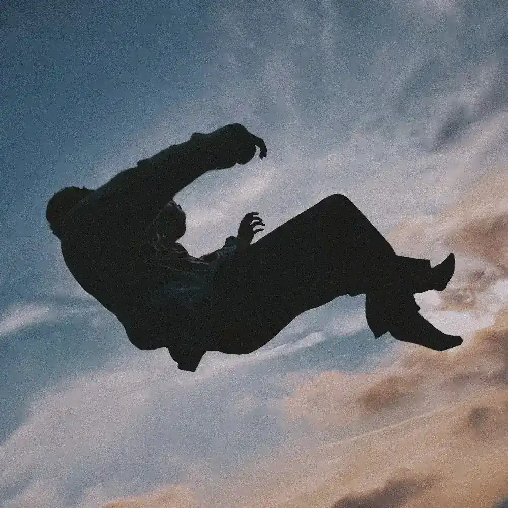 شخص يسقط بين السحب والغيوم