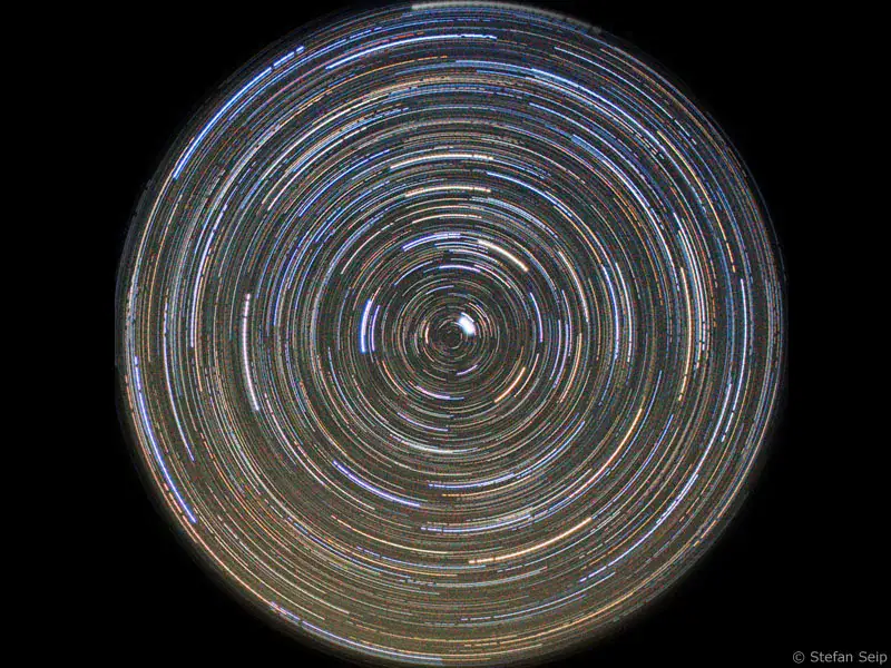 مسارات النجوم الدائرية حول نجم الشمال