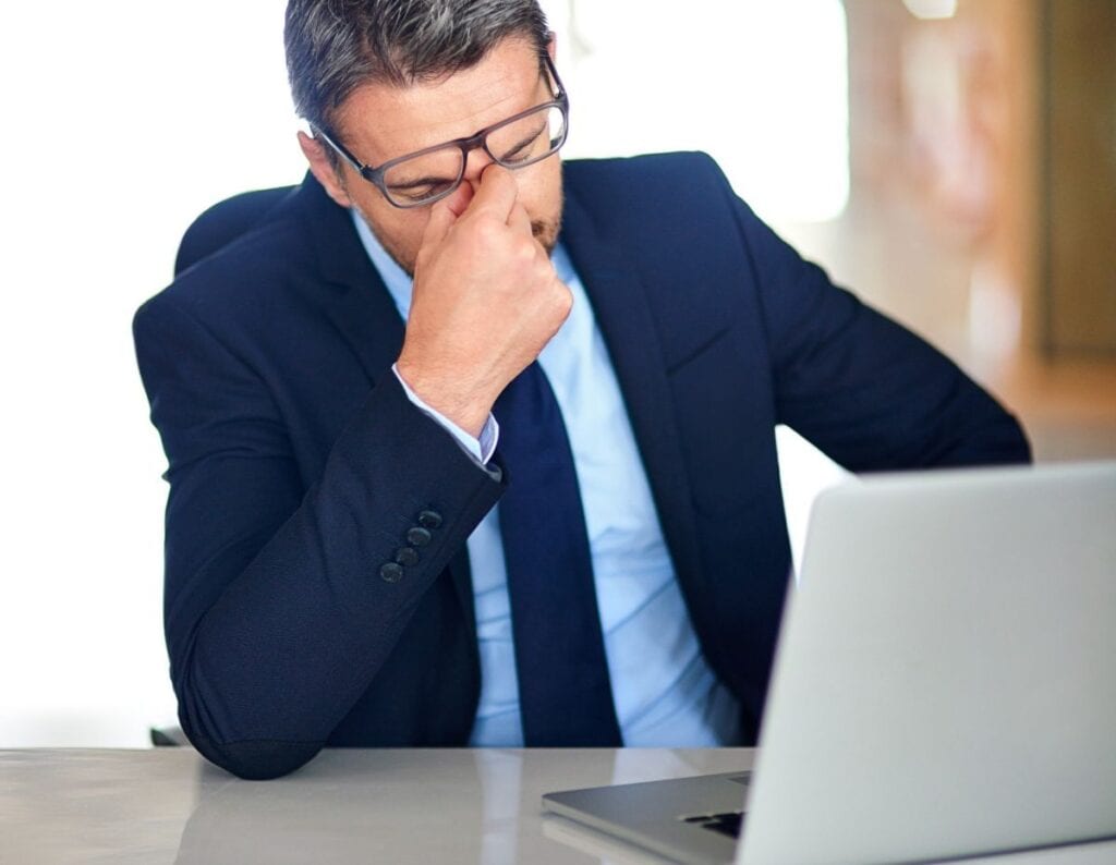 العلاقة بين الطموح والتوتر