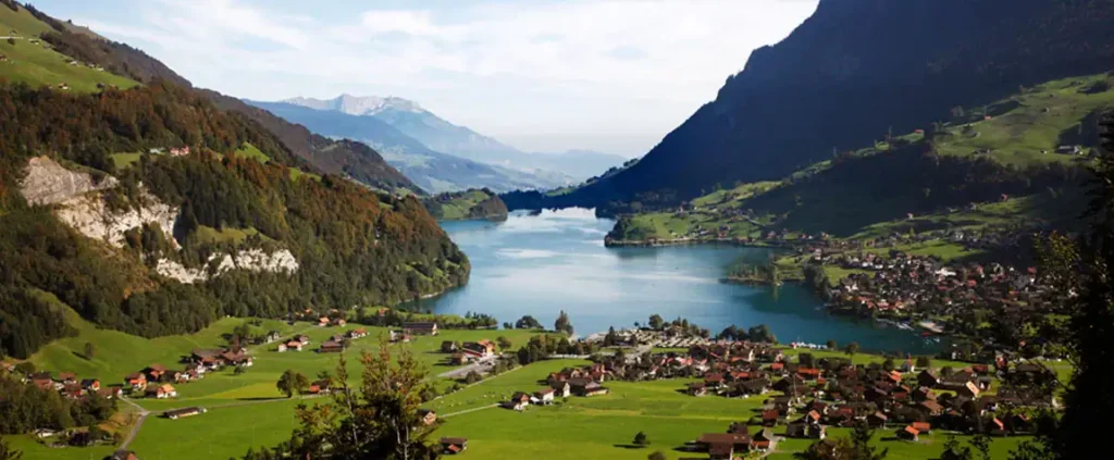 مناظر الطبيعة في سويسرا من جبال الألب إلى البحيرات