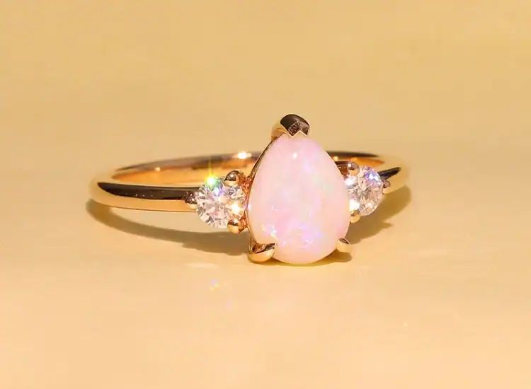 فوائد خاتم الأوبال للحظ والإبداع