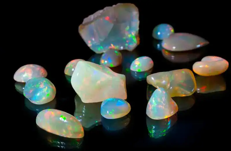 مقارنة بين الأوبال والماس