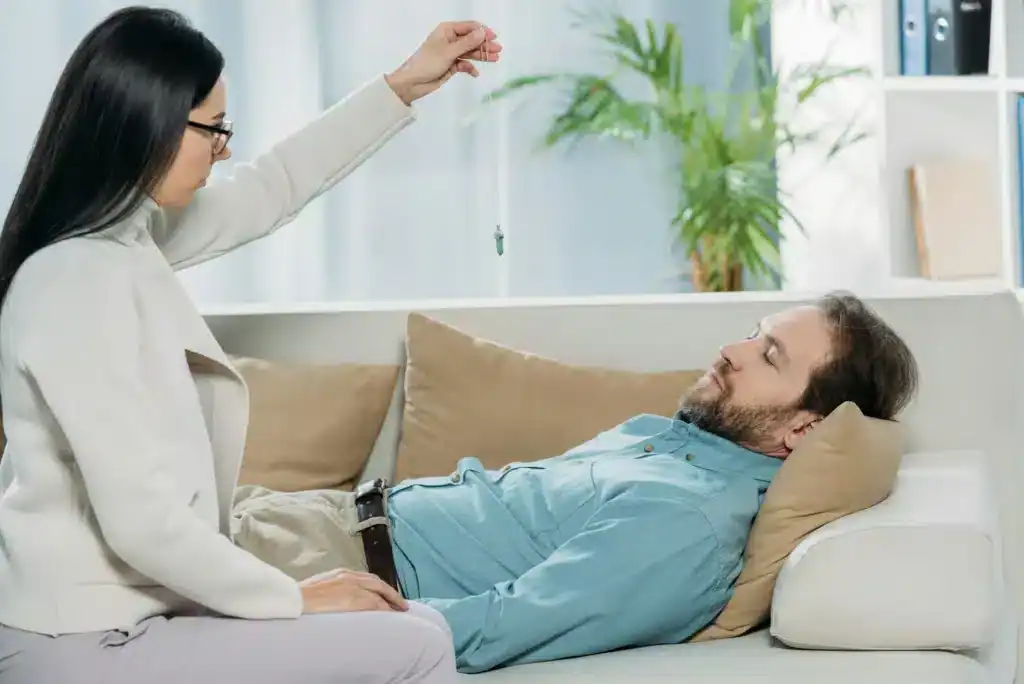 التنويم المغناطيسي وفوائده الصحية