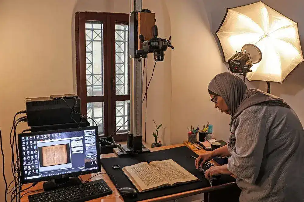 ترميم المخطوطات العربية