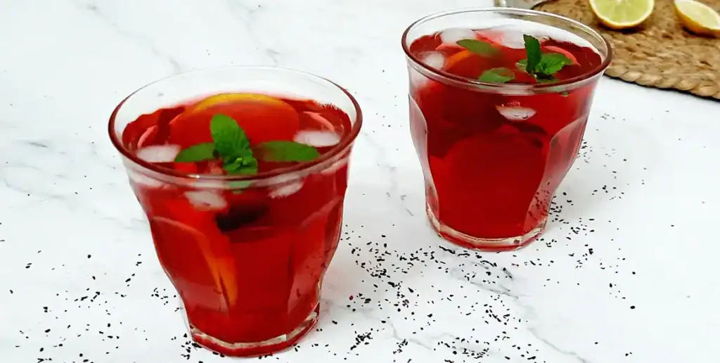 ما هي فوائد شرب الكركديه البارد