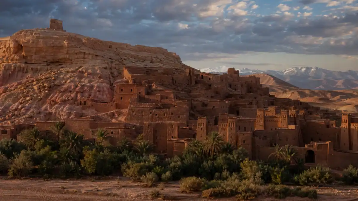 مباني قصر آيت بن حدو الطينية المحصنة في جنوب المغرب